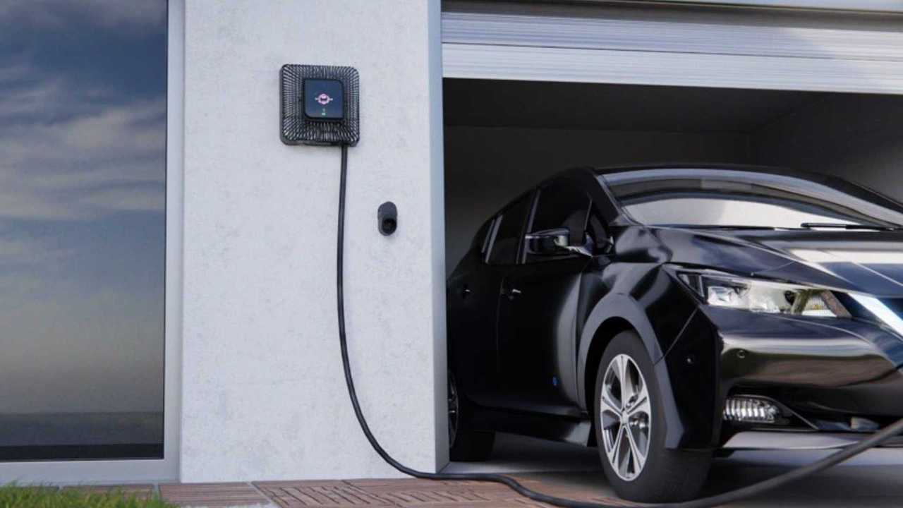 Rachunek za prąd domowy przed i po instalacji Wallboxa z widocznymi oszczędnościami